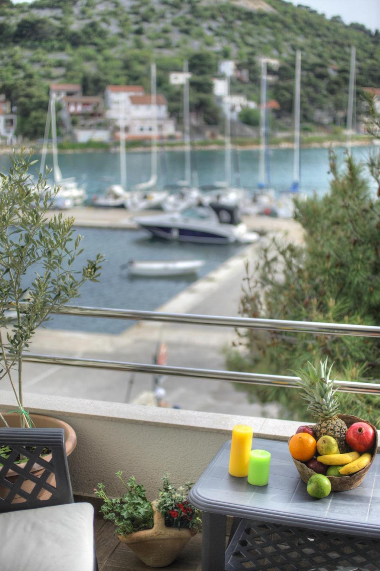 Gina Bed & Breakfast Tisno Exterior photo