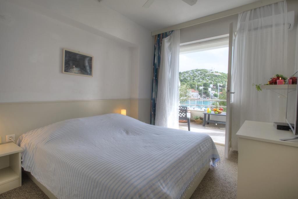 Gina Bed & Breakfast Tisno Room photo