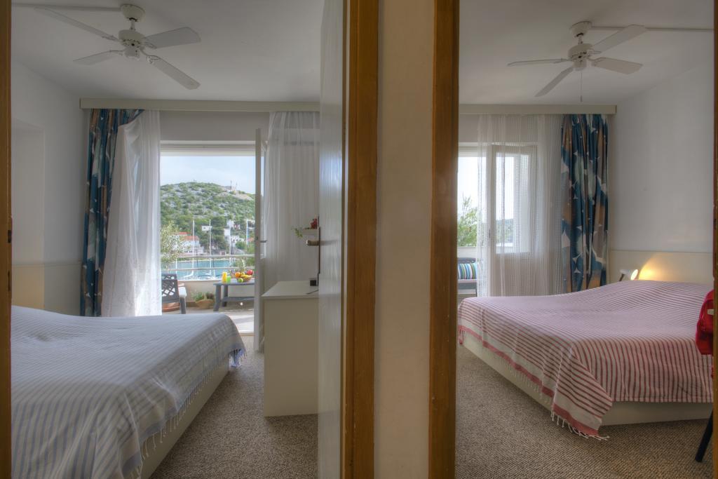 Gina Bed & Breakfast Tisno Room photo